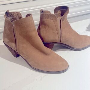 Womens Lucky Brand, light tan, size 8 booties. A soft suede.